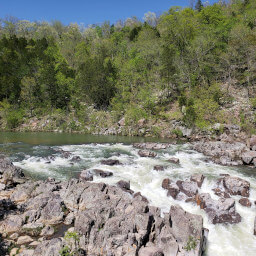 Green-blue water rushing through the rhyolite of Johnson's Shut-Ins