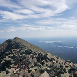 The sharp rocks leading down Knife Edge