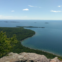 The spectacular view of Lake Superior from the Top of the Giant Trail