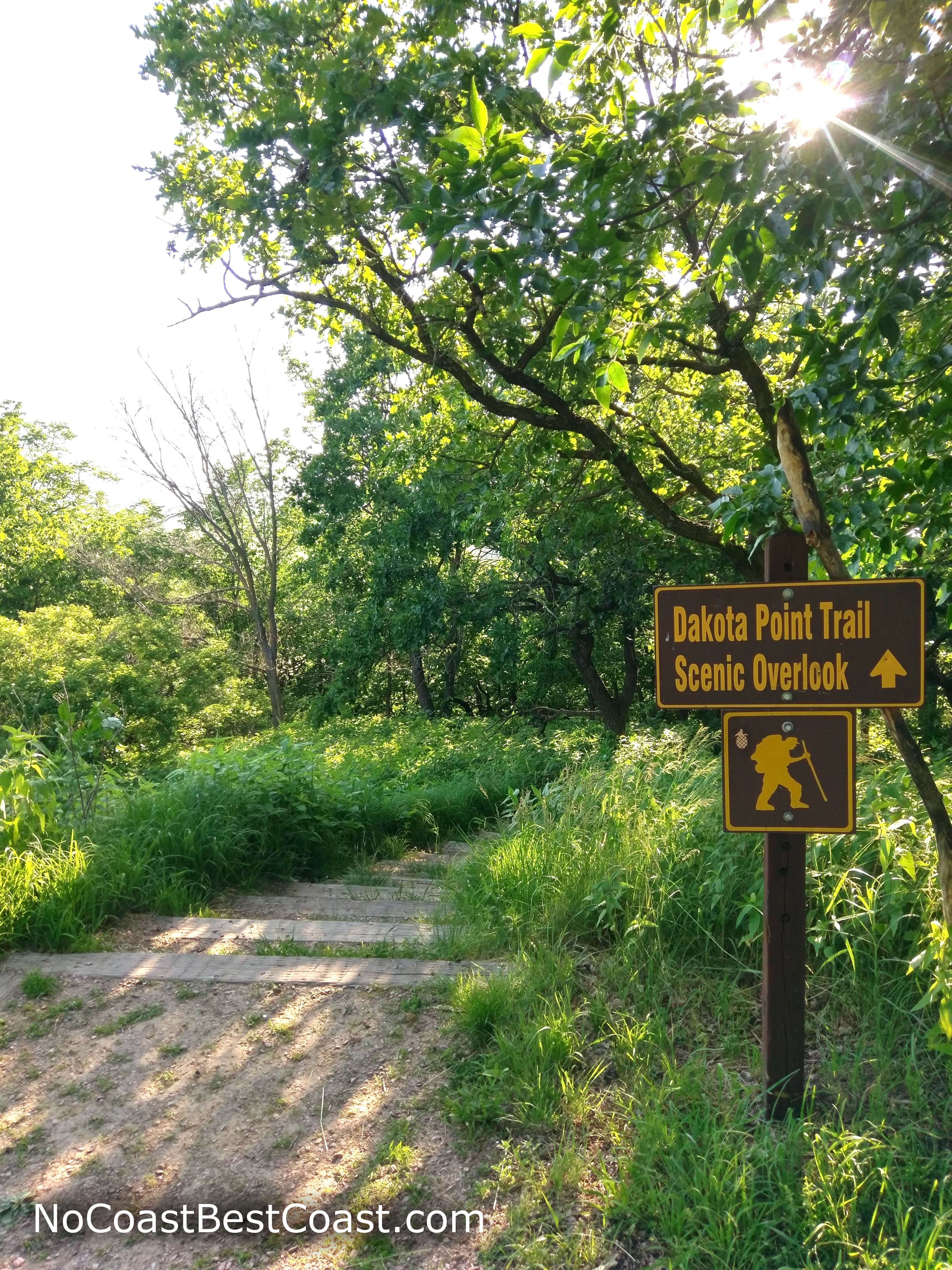 This sign marks the trailhead to the scenic overlook